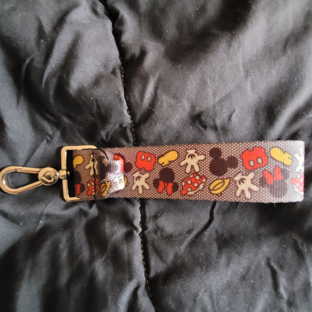 Harvey Mickey Love me to Pieces Keychain strap